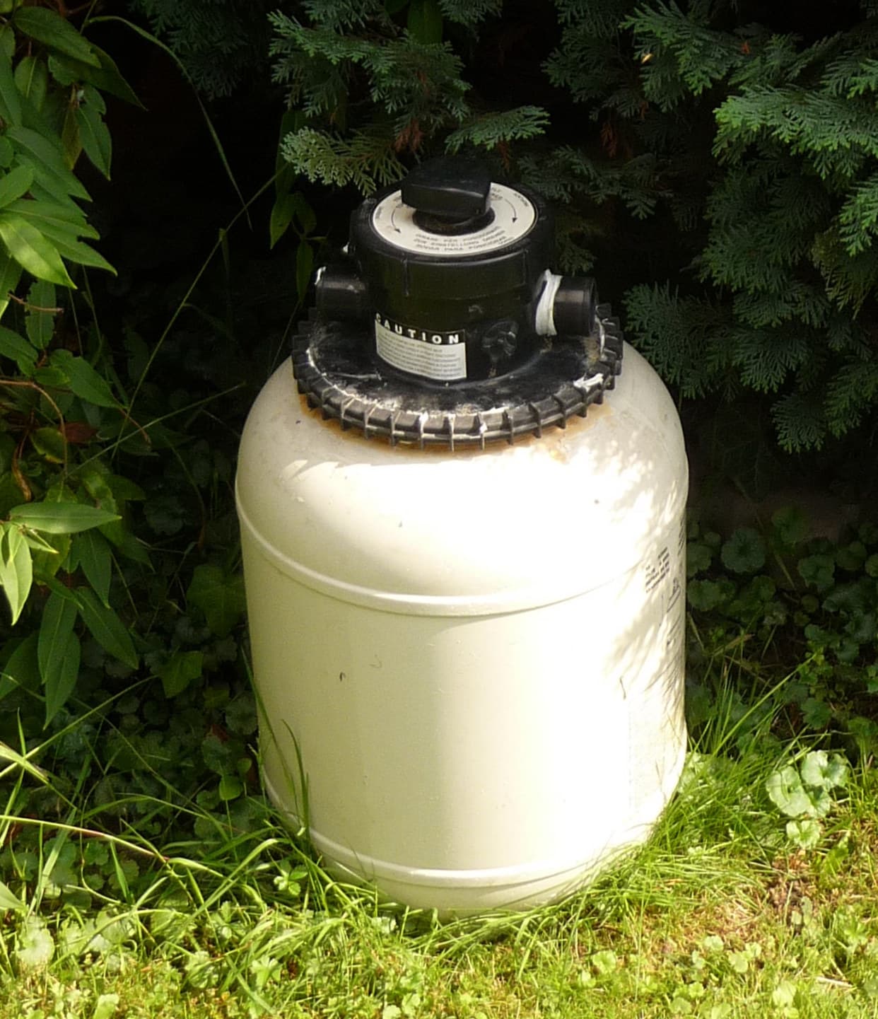 Swimming pool filtration equipment and piping